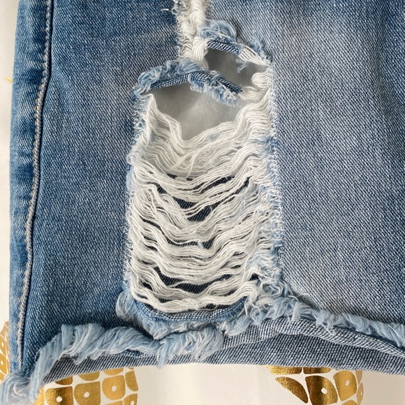 Distressed mini skirt - Picture 3 of 5